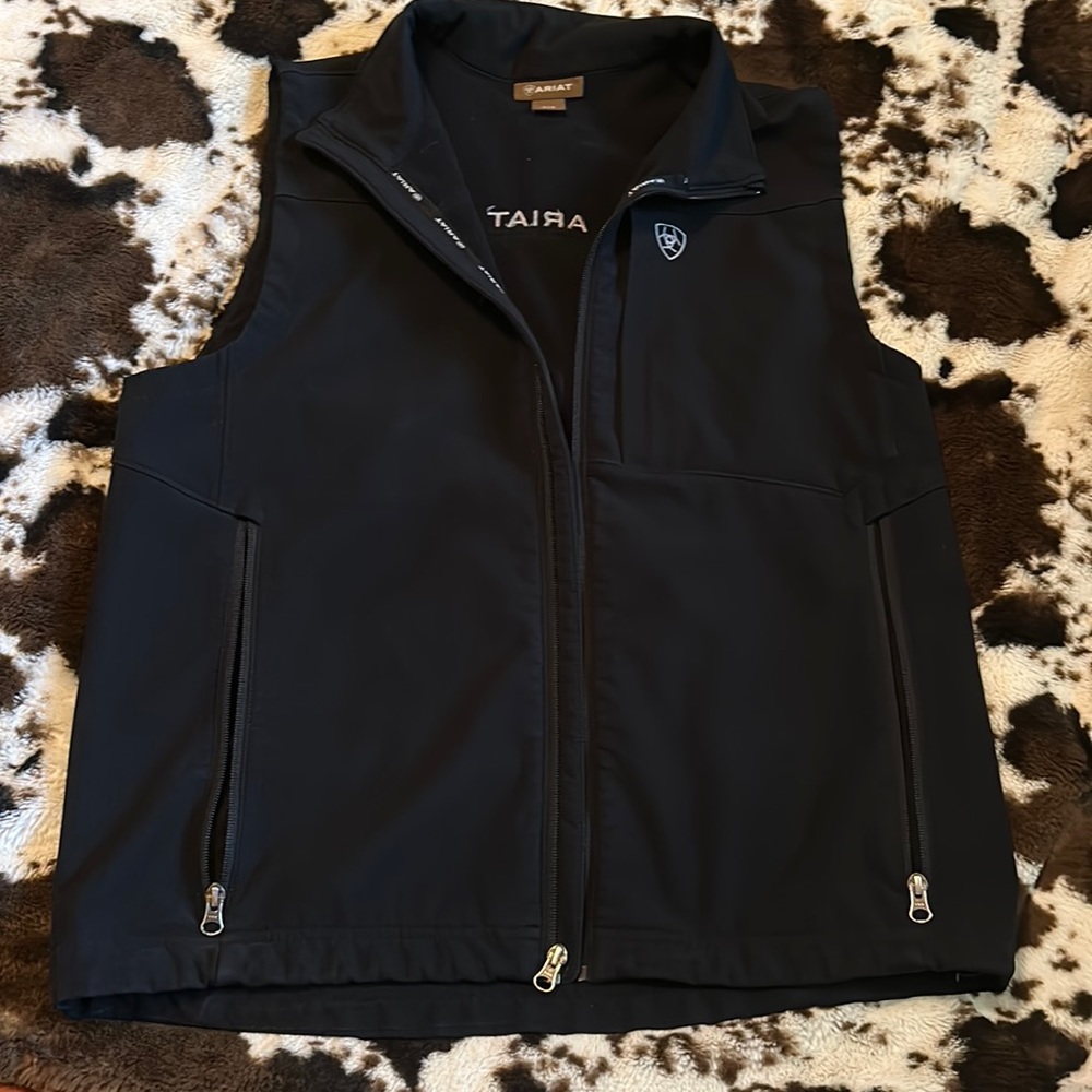 Men’s Ariat vest SZ medium